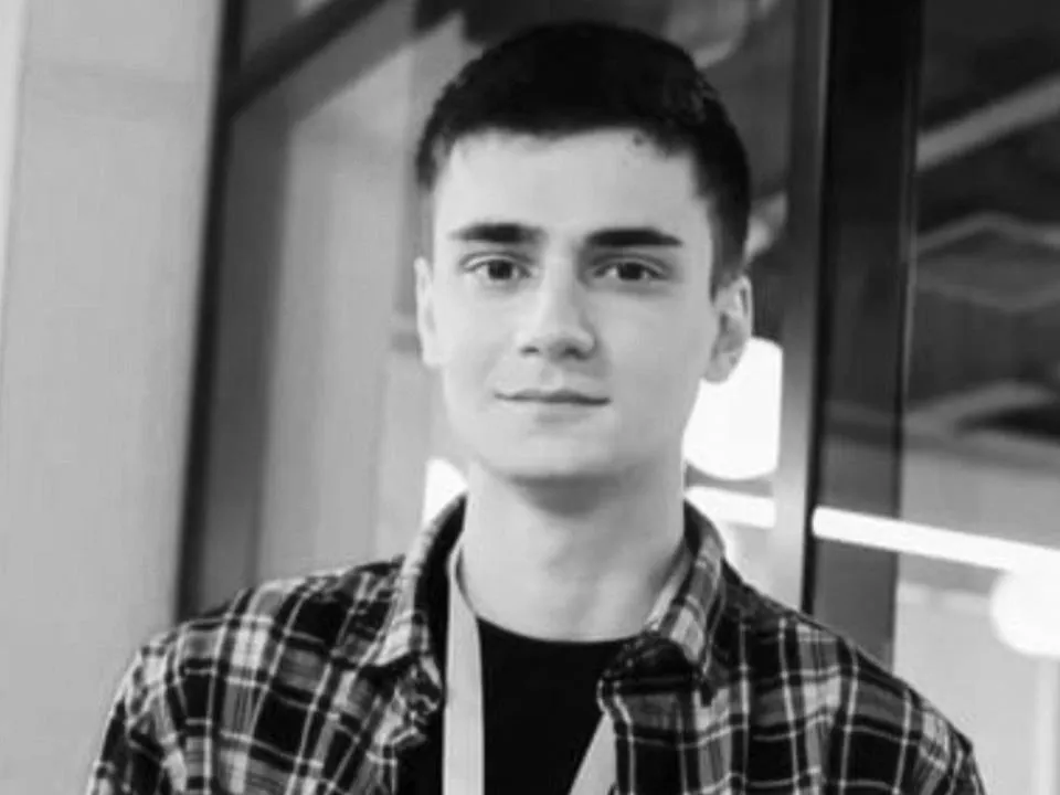 «Зрение плохое, придется наощупь служить»: айтишник решил бросить карьеру и отправился на СВО