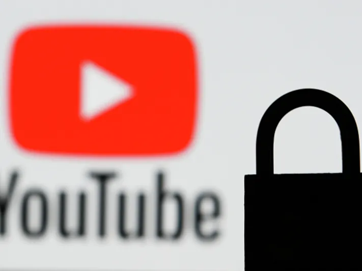 Известный певец высказался против блокировки YouTube