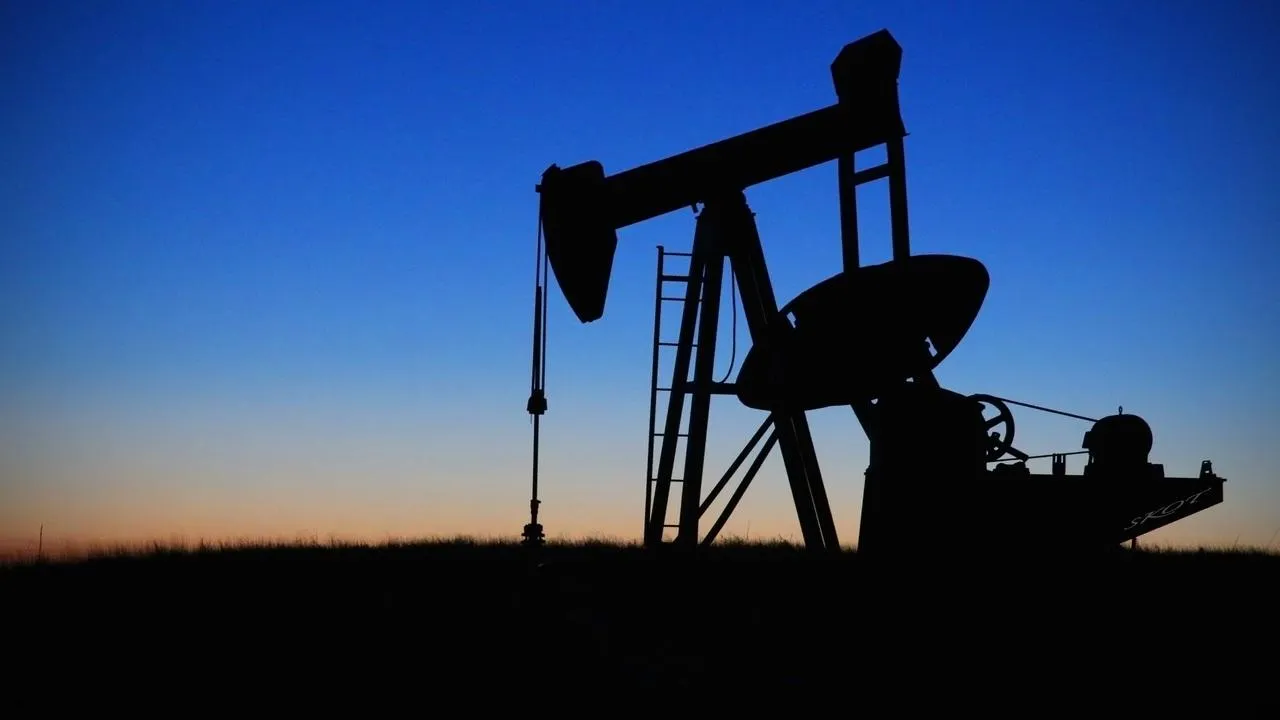 Впервые с декабря 2021 года цена на нефть Brent упала ниже $70