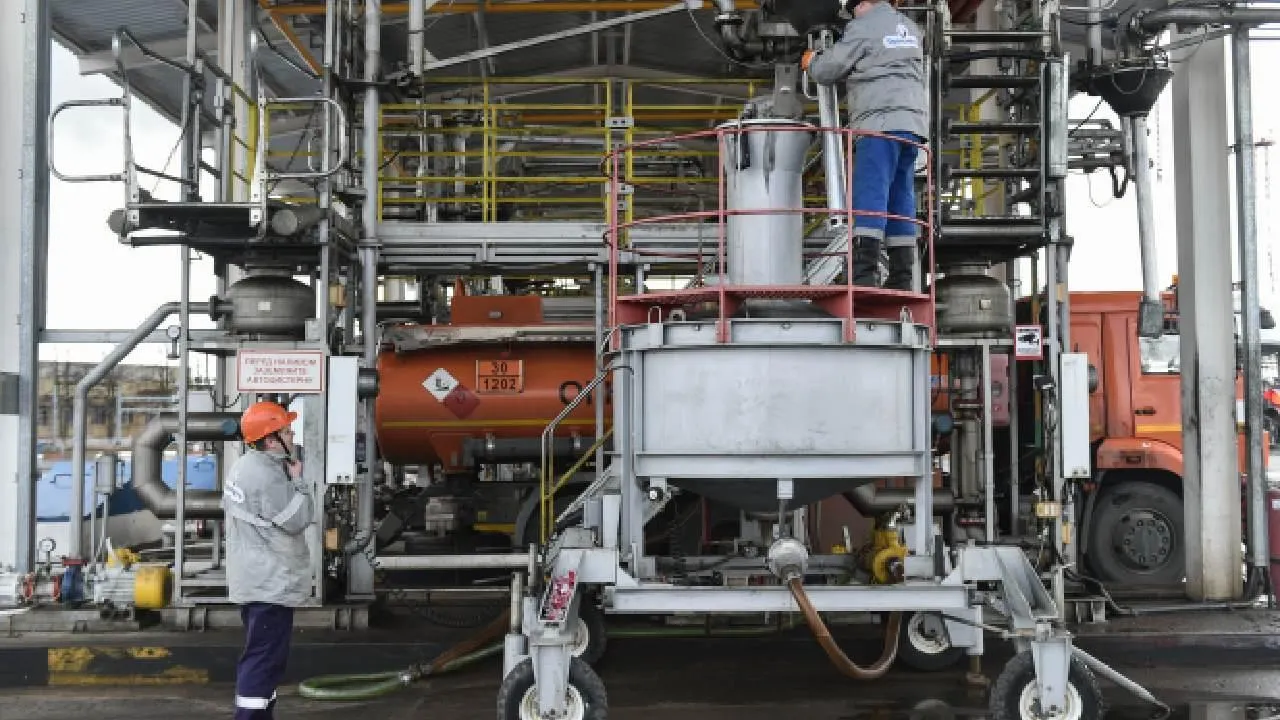 Экономист Зубаревич: от продажи нефти и газа выигрывает бизнес и госкомпании