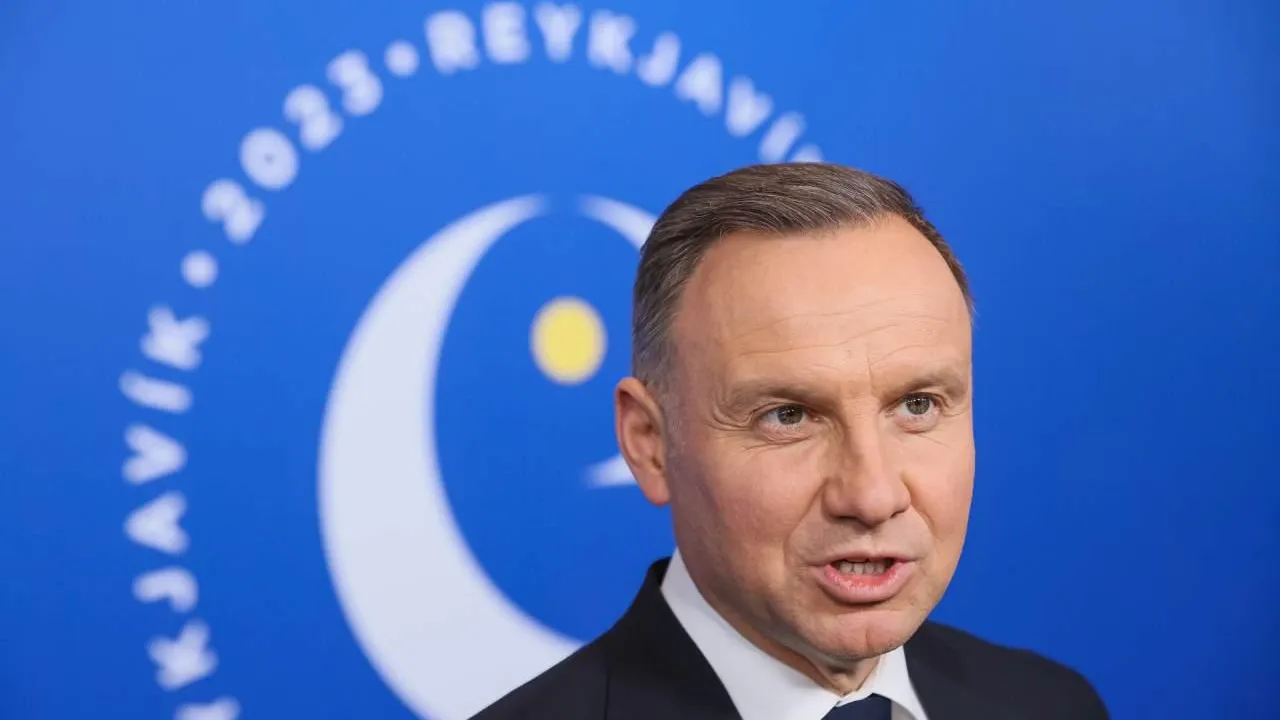 Президент Польши предложил создать комиссию ЕС для расследования «влияния России»