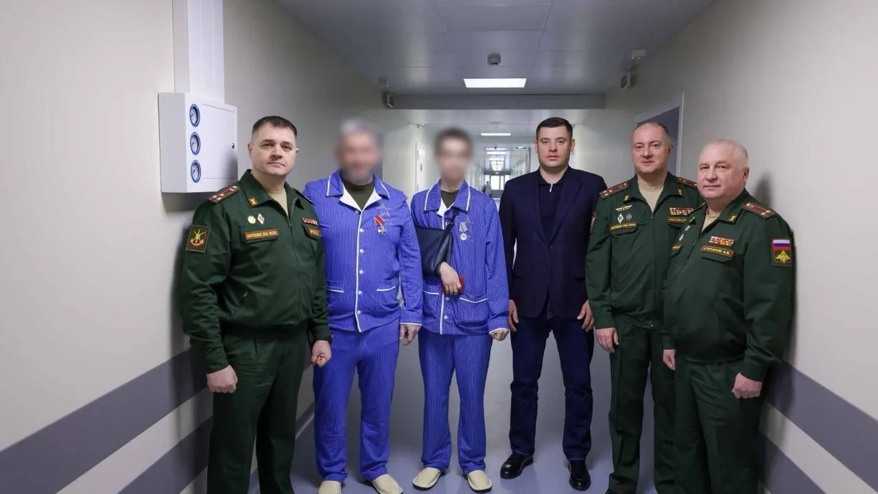 «С праздником, герои»: глава Подольска навестил раненых участников СВО накануне 23 февраля