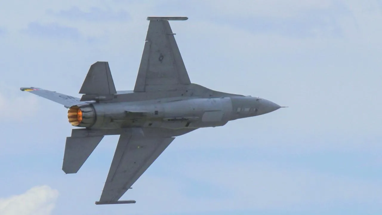 Бельгия отложила поставку боевых самолетов F-16 Украине