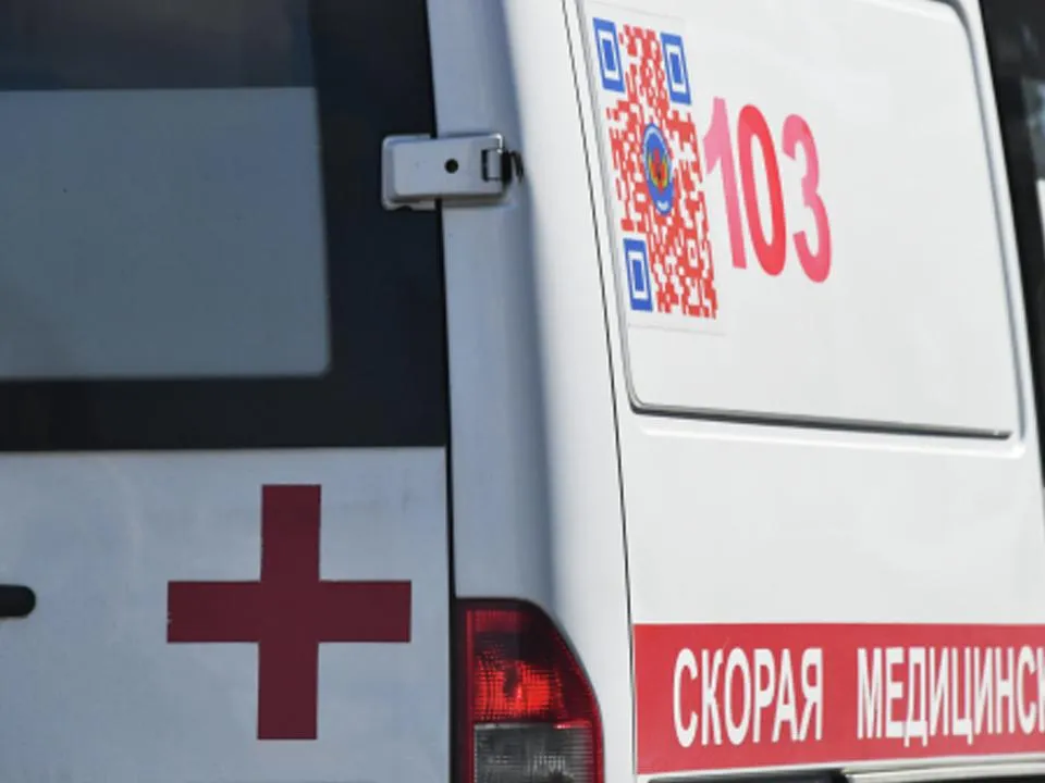 «Врачи реанимировали больше часа»: подросток, попавший под две электрички в Подмосковье, умер после отказа почек