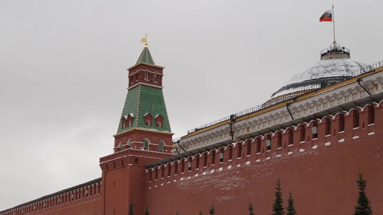 Госдума рассмотрит проект о полном запрете в РФ торговли вейпами и жидкостями для них