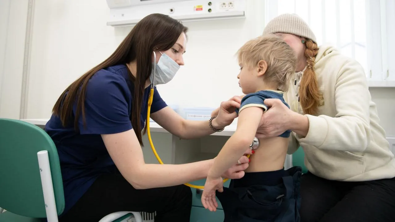 Более 2,8 тысячи молодых медицинских специалистов получают доплату в Подмосковье