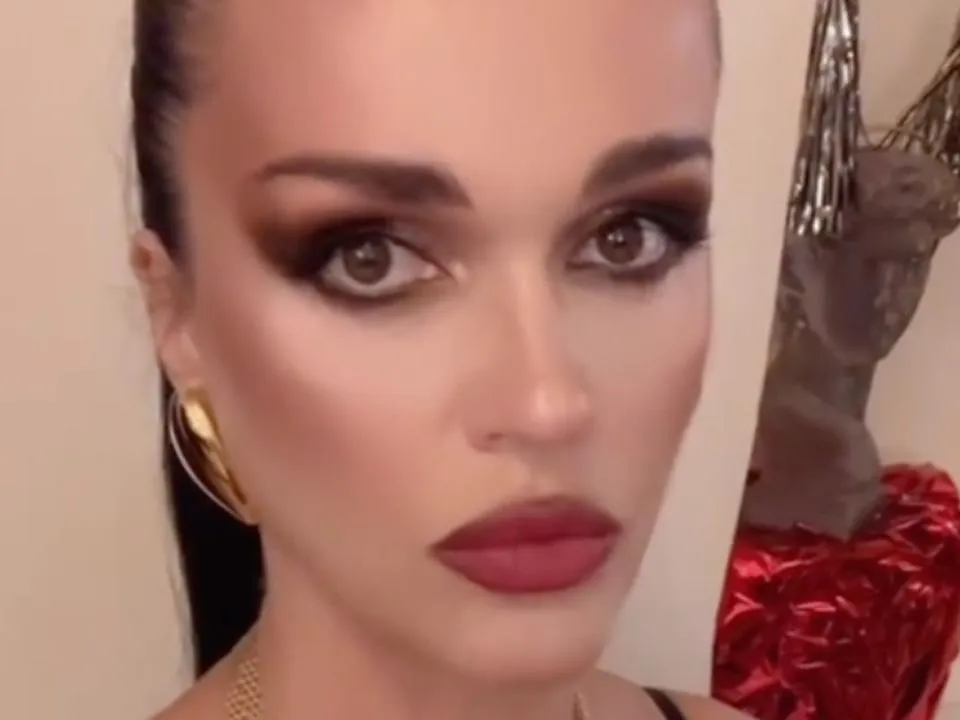 «Ничего хорошего Славу не ждет»: психолог прокомментировала открытую любовь певицы к алкоголю