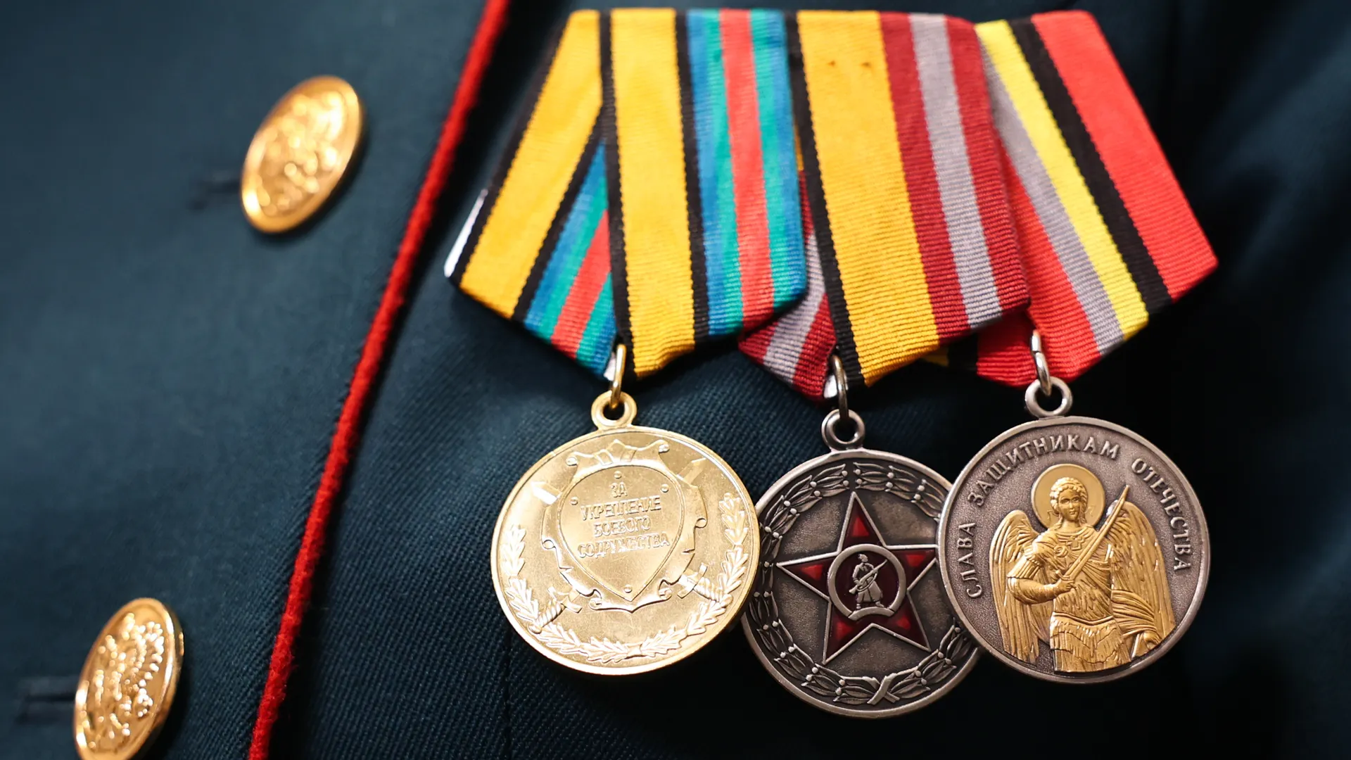 Губернатор поздравил Героя России Людмилу Болилую с праздником военных медиков