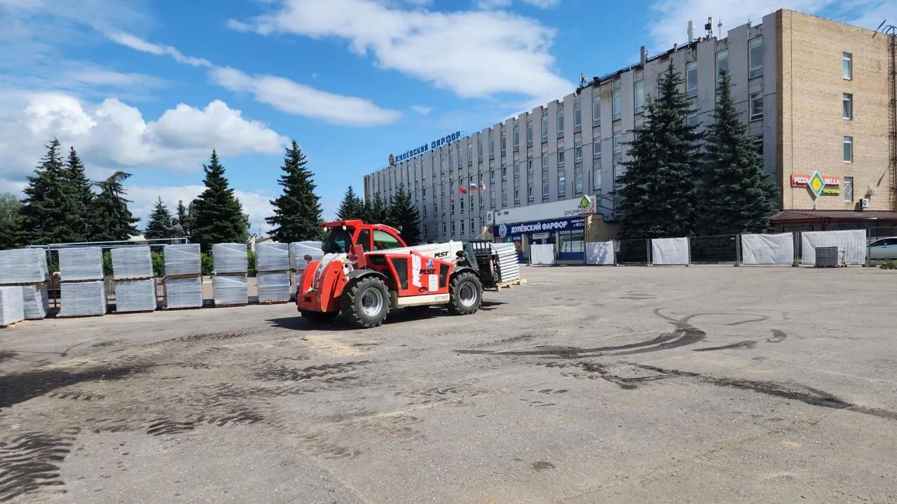 Сквер у фарфорового завода начали благоустраивать в Ликино-Дулево