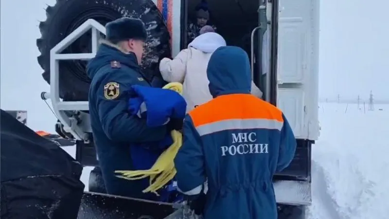 «Стояли в пробке почти сутки»: очевидица рассказала о происходящем на трассе М-4