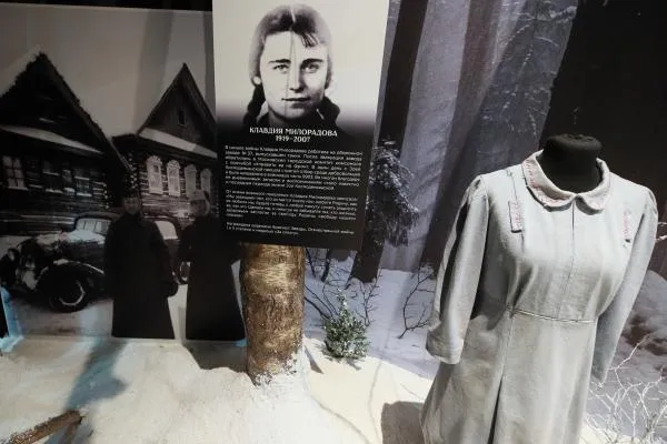 Экспонаты музейного комплекса памяти Героя Советского Союза Зои Космодемьянской «Зоя» в деревне Петрищево в Московской области