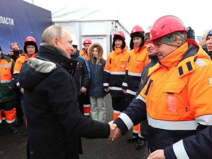 «Россия строит основу для долгосрочного развития» — политолог о послании Путина