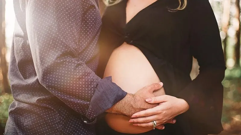 Эксперт: «У мужа, присутствующего на родах, формируется отцовский инстинкт»