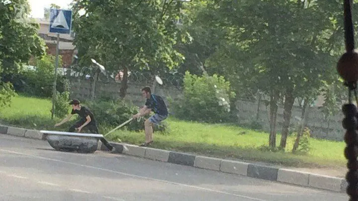 В Сергиевом Посаде выгуливали ванну на веревке