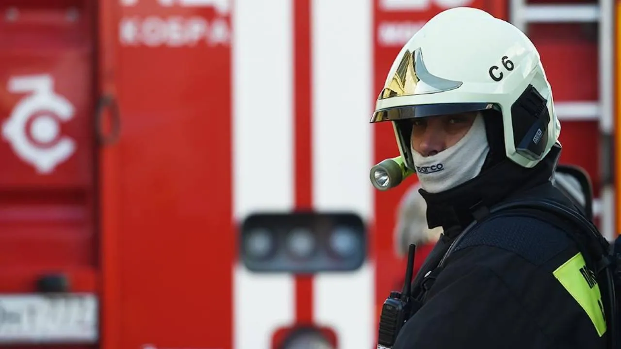 Пожарные спасли 60 человек при пожаре в хостеле на северо-западе Москвы