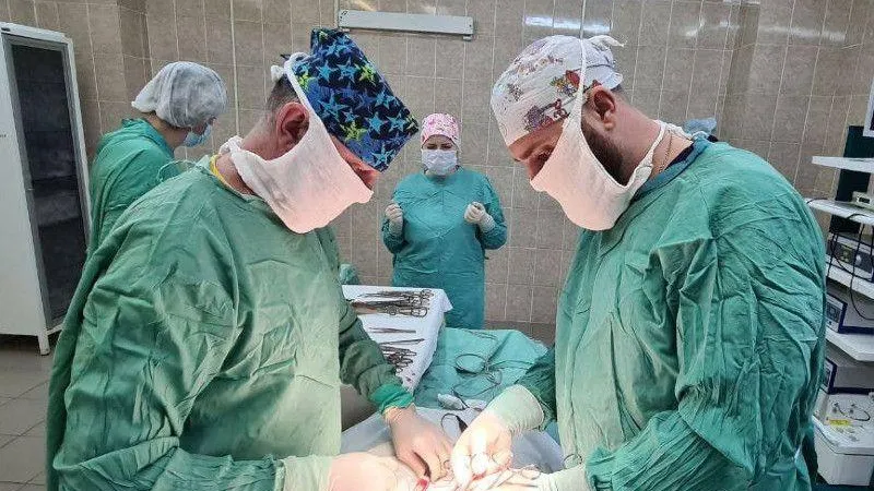 Врачи Электростали удалили женщине 20-сантиметровую кисту, с которой она проходила 20 лет