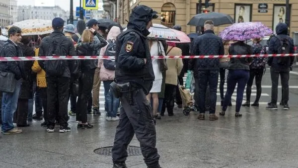 В Петербурге прошли масштабные эвакуации детей из учебных заведений