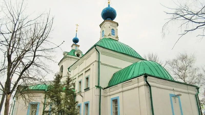 Крепостной Сеземов и храм в Жилино 