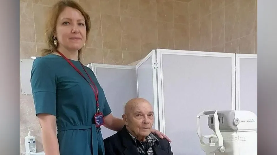 Врачи Долгопрудного на 70% восстановили зрение пенсионеру из Суджи