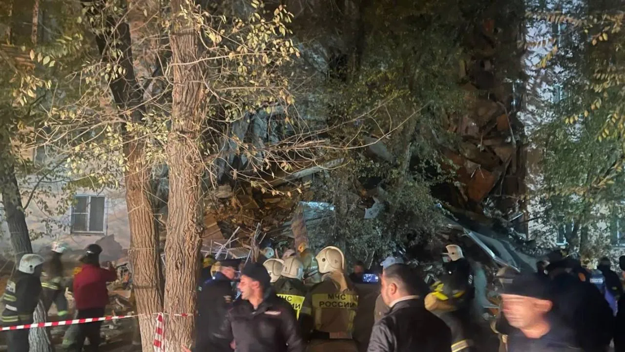 При обрушении части дома в Астрахани есть погибшая