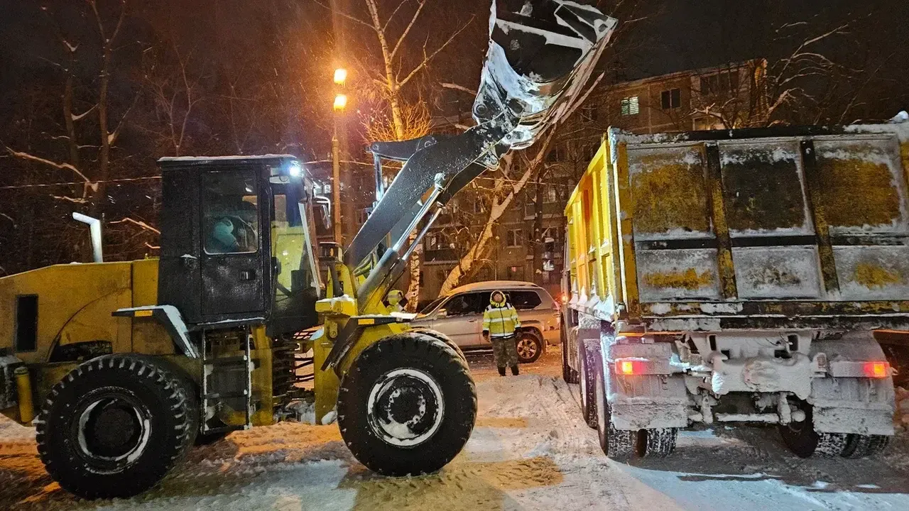 «На снежном фронте без перемен»: коммунальщики Подмосковья отражают атаки стихии