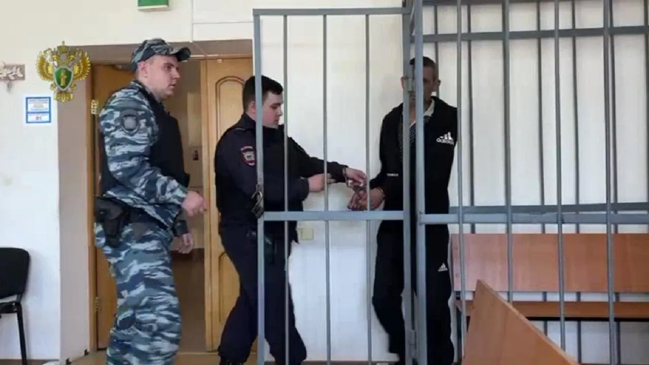 Сбившего женщину с ребенком в Подольске водителя заключили под стражу