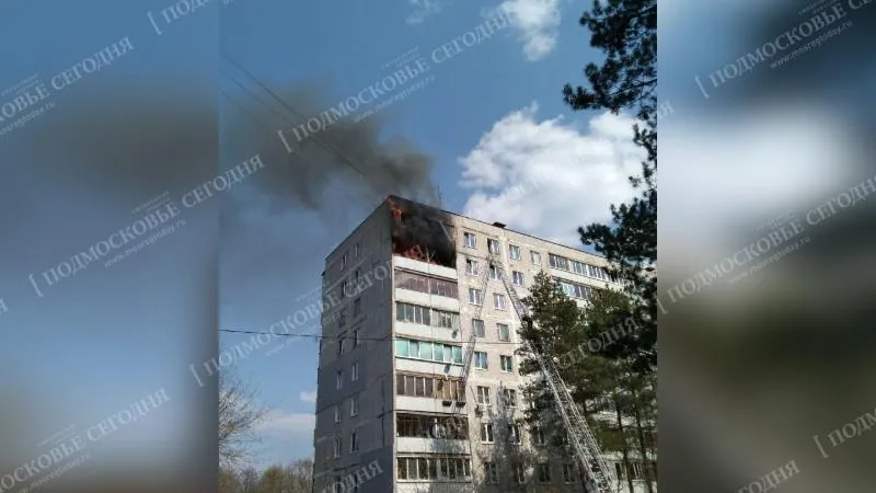 Четыре квартиры горят в многоэтажке в Орехово-Зуево, жильцов эвакуируют