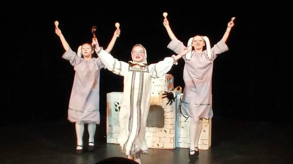 Актеры театральной студии «Солнце» Фото: дом культуры «Созвездие» г. о. Лосино-Петровский