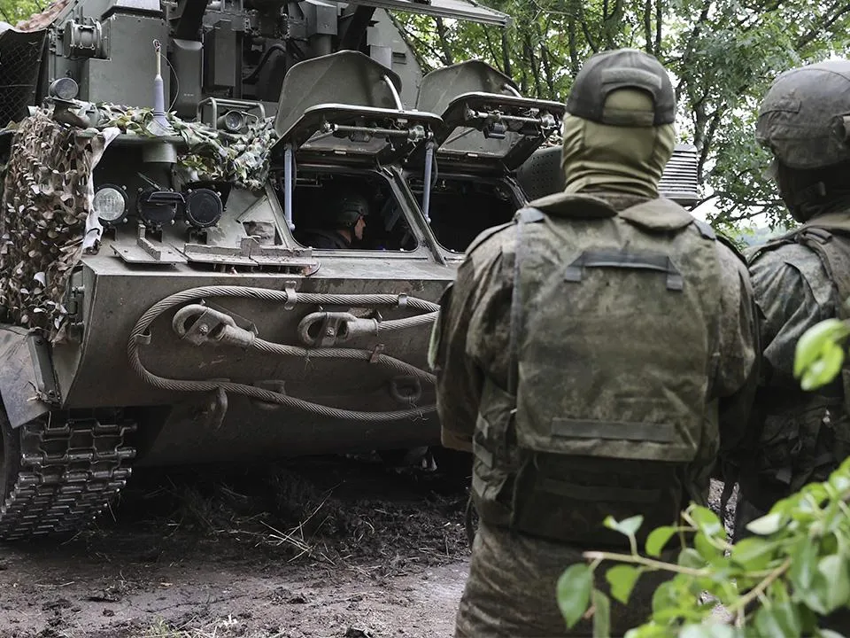 «От меня зависят их жизни»: танкист рассказал, что заставляет его идти вперед по минным полям