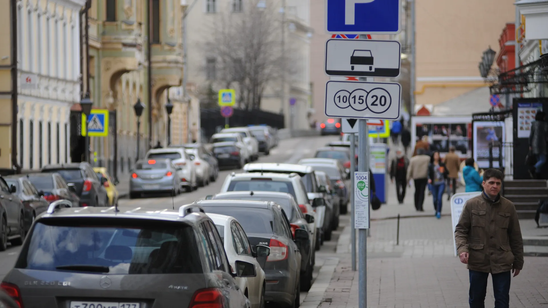 Парковка в центре Петербурга подорожает: пять популярных стоянок ждет повышение тарифов