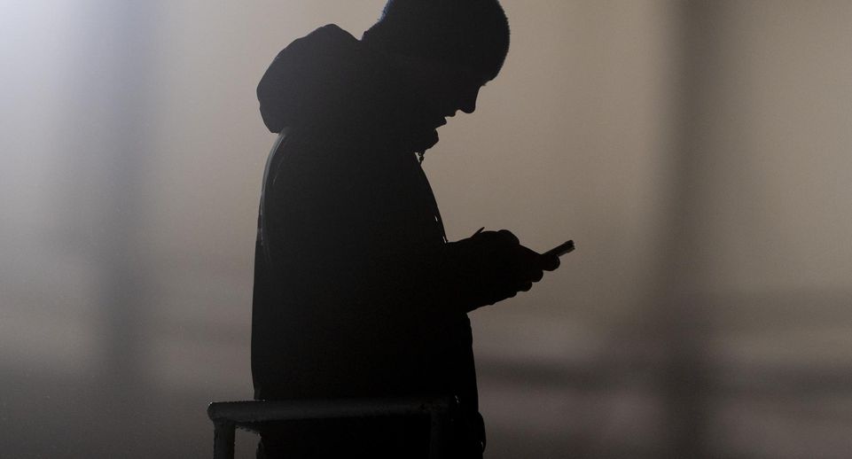 В Москве неизвестные в масках напали на машину, похитив десятки Iphone 16