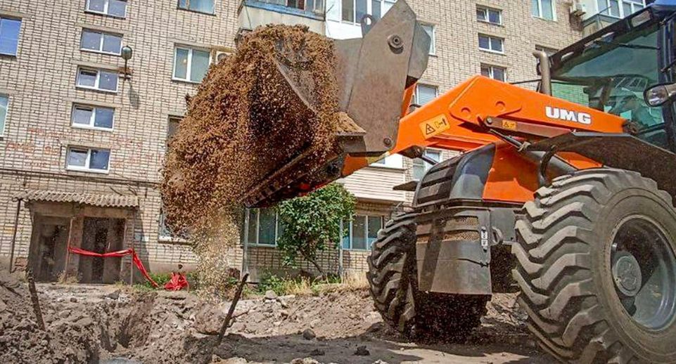 Коммунальные службы Подмосковья обновили 85 метров водовода в Новоазовске