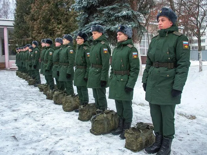 Срочники из Подмосковья отправились в научные роты