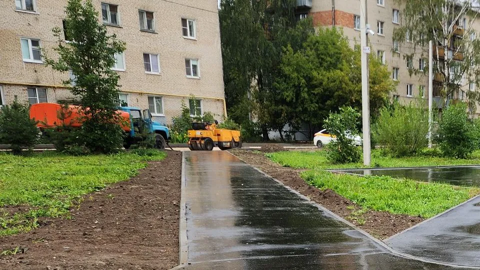 Фото: REGIONS/Нина Басистая. На фото: двор на улице Победы