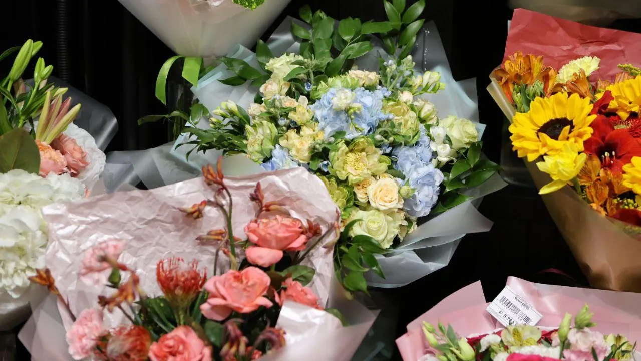 Букет за 2 млн рублей: столичные цветочные магазины бьют рекорды перед 8 Марта