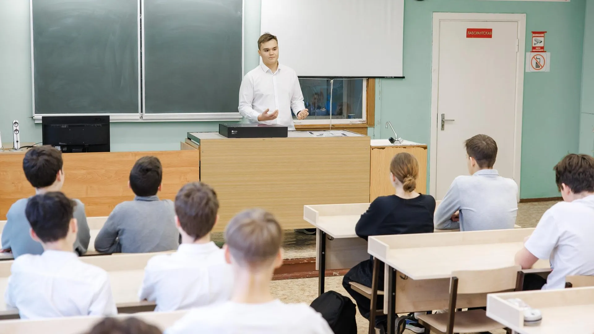 В Дубне презентовали цифровую химическую лабораторию, подаренную губернатором