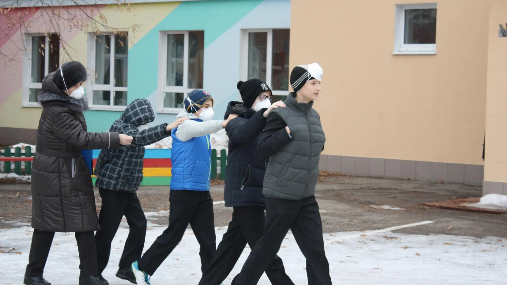 Почти 600 сирот проживают в детских домах Нижегородской области