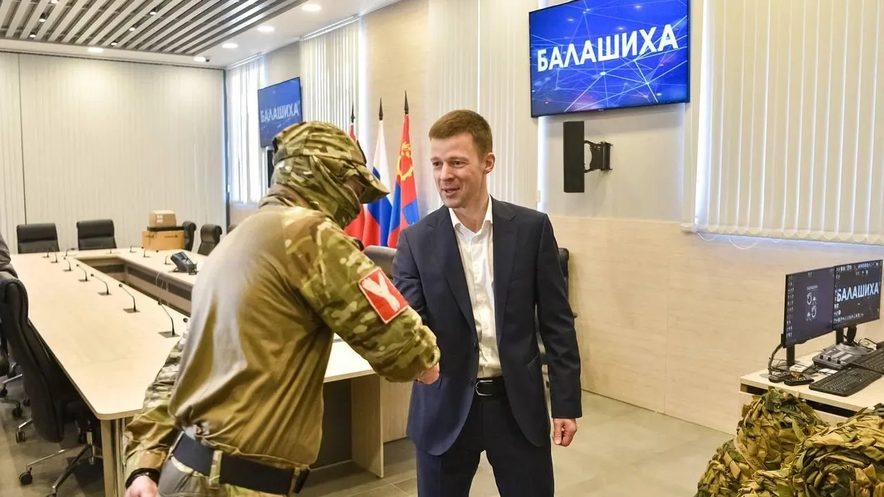 Глава Балашихи встретился с мобилизованным и передал ему гумпомощь