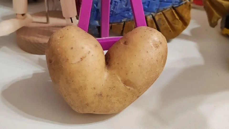 Житель Мытищ пытается продать необычную «овощную валентинку»